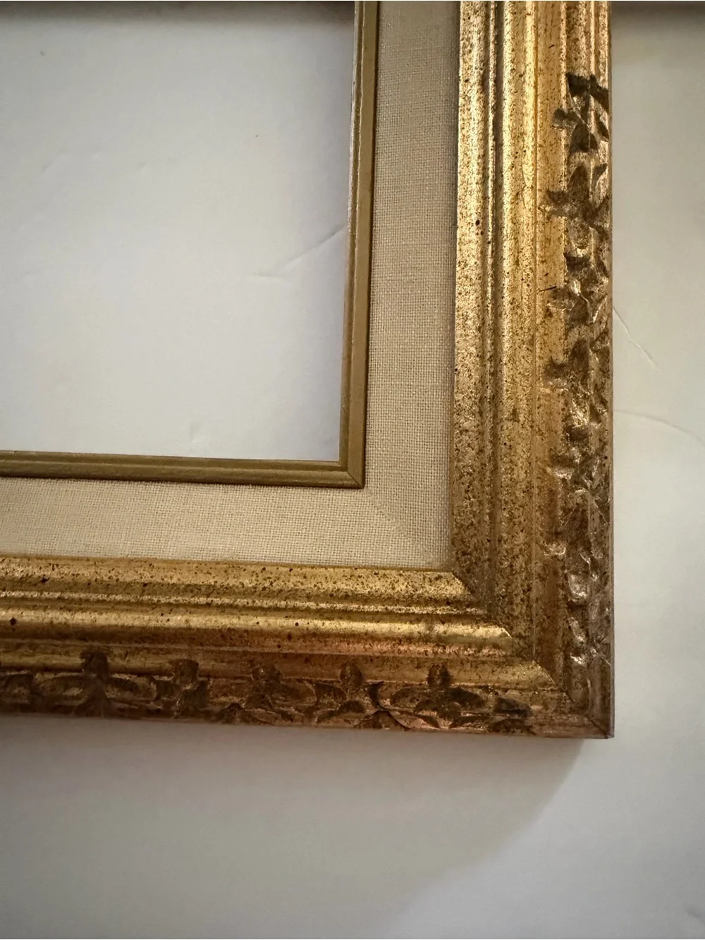 Ornate Gold Picture Frame with Cream Inner Liner 19x23” Hold 14x18”